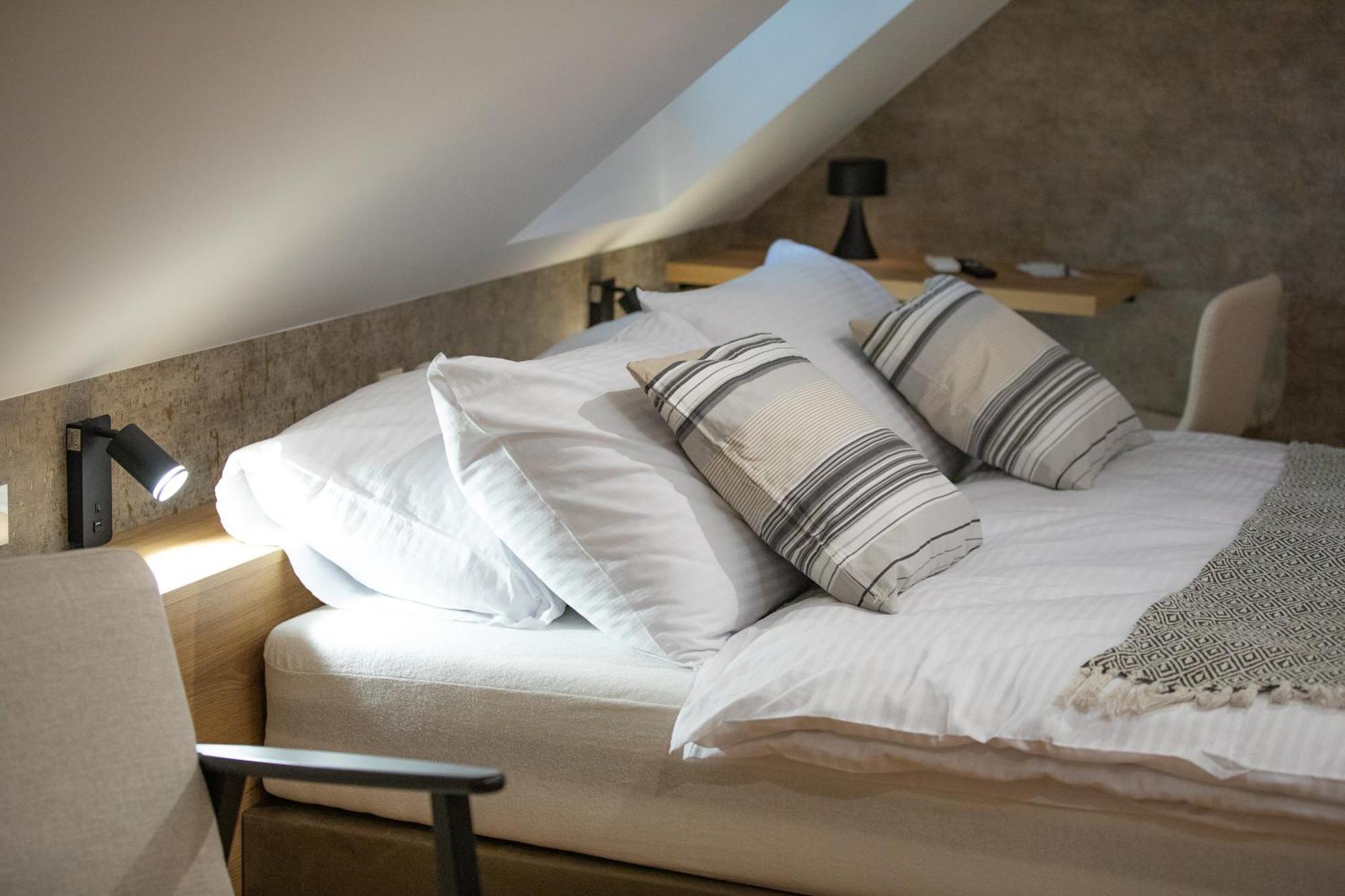 Hisa Trelc- Sobe Hotel Komenda Kültér fotó