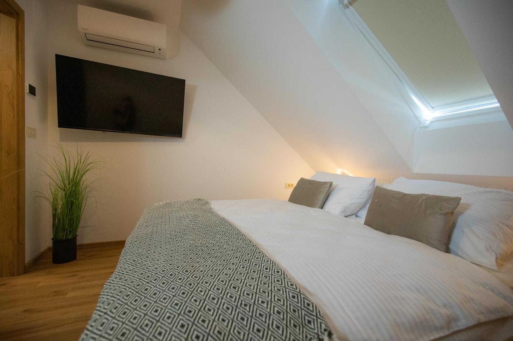 Hisa Trelc- Sobe Hotel Komenda Kültér fotó
