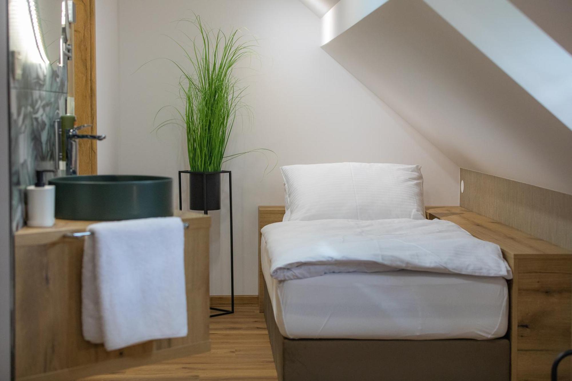 Hisa Trelc- Sobe Hotel Komenda Kültér fotó