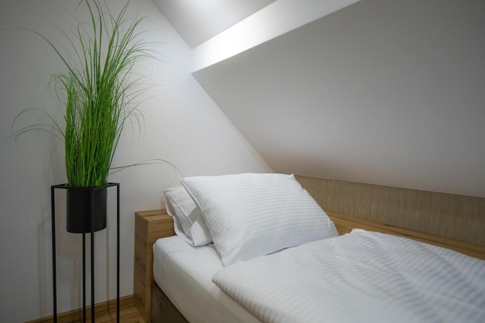 Hisa Trelc- Sobe Hotel Komenda Kültér fotó